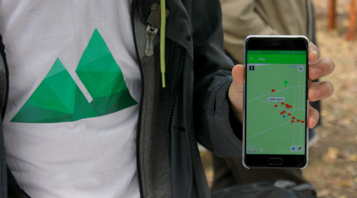 Me holding a phone with Xplore in flag game mode